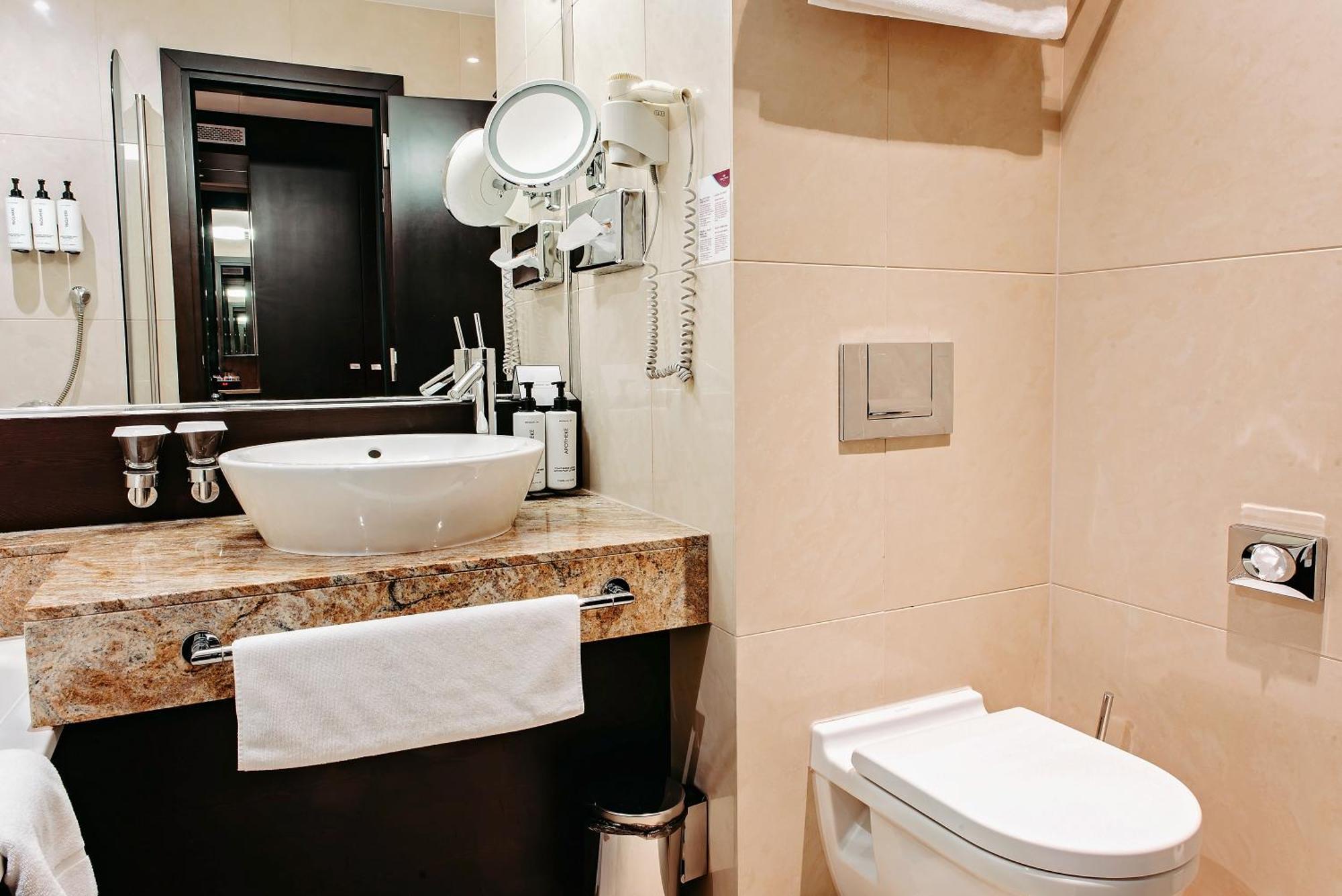 Crowne Plaza By Ihg Szálloda 4*