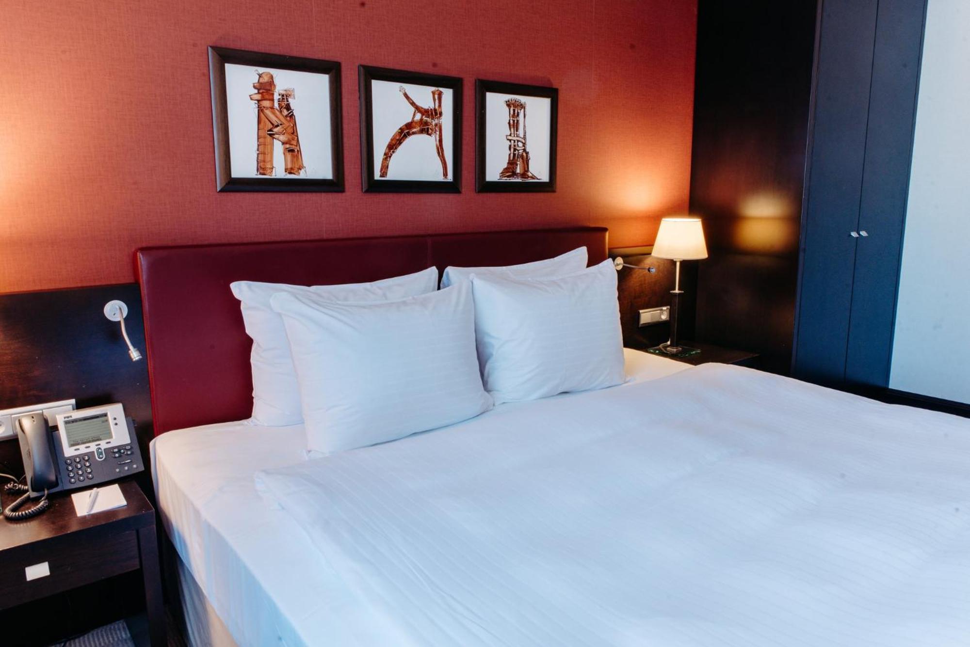 Crowne Plaza By Ihg Szálloda