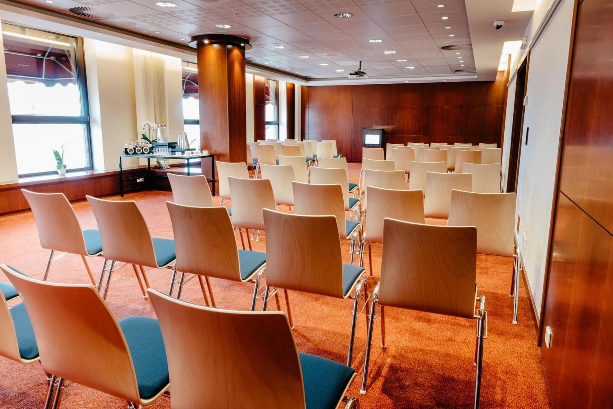 Crowne Plaza By Ihg Hotel Pressburg